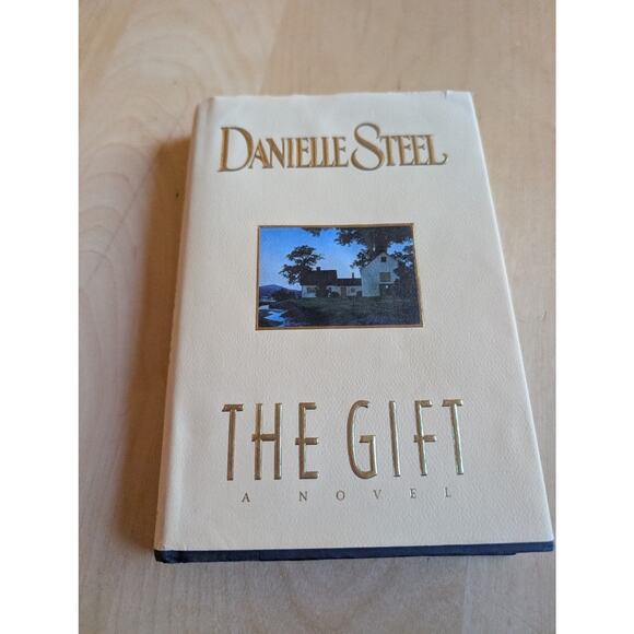 🎃The Gift by Danielle Steel - Picture 1 of 2